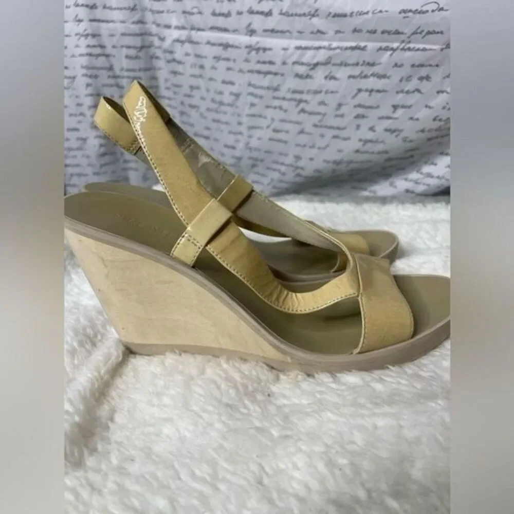 Nine‎ West Wedge tan color size 9